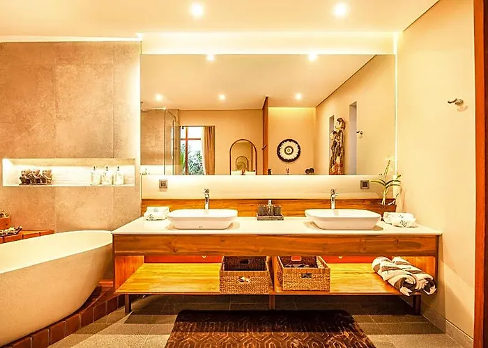 Na In Canggu With 6 Bedrooms And 6.5 Bathrooms ホテル バリ島